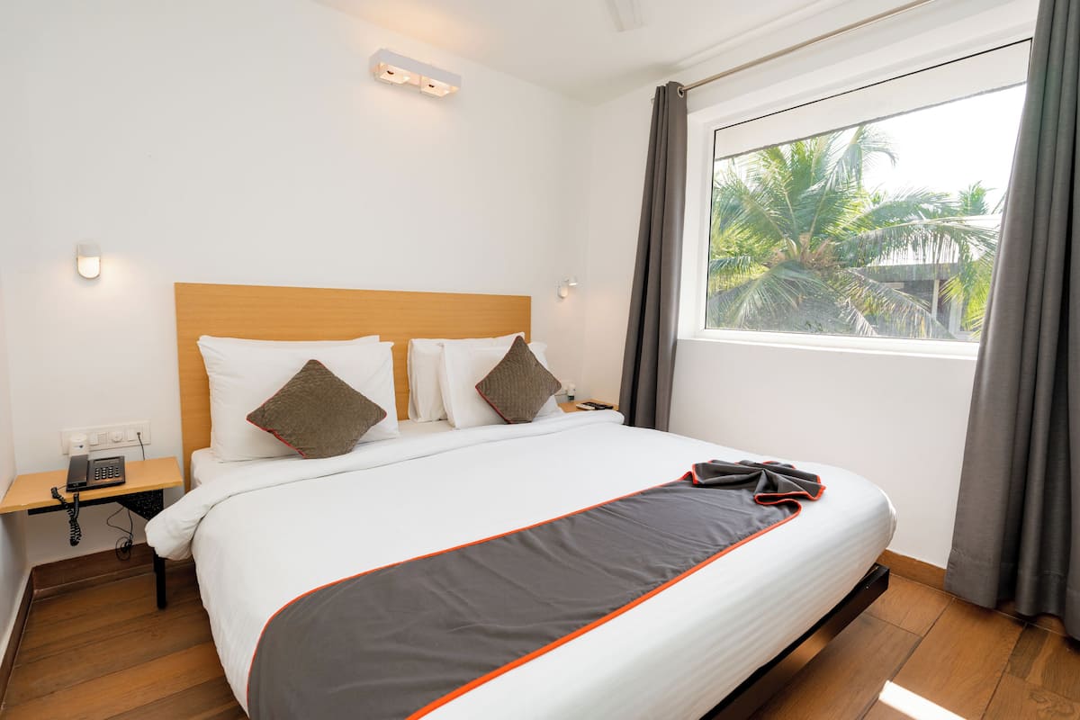 Superior Suite with Balcony and Pool View | 1 bedroom, individually furnished, desk, free WiFi