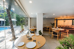 Petit déjeuner buffet (500 INR par personne)