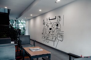 Coin salon dans le hall