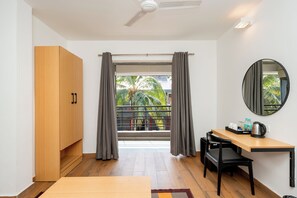 Suite supérieure, balcon, au bord de la piscine | Vue du balcon