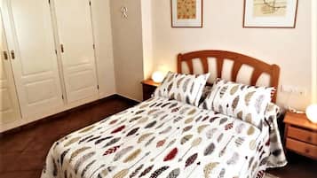 2 makuuhuonetta, silitysrauta/-lauta, ilmainen Wi-Fi