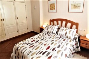 2 slaapkamers, een strijkplank/strijkijzer, gratis wifi