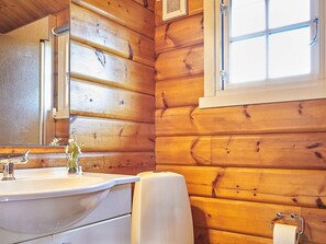 House | Bathroom - 4 Person Holiday Home in Allinge (Allinge)