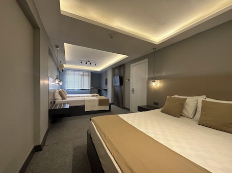 Family Quadruple Room | Egyptian cotton sheets, premium bedding, Select Comfort beds. Panula Park Hotel
