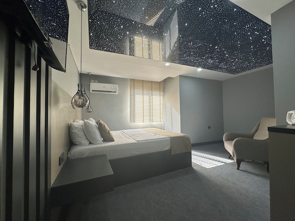 Habitación doble romántica | Sábanas de algodón egipcio y ropa de cama de alta calidad