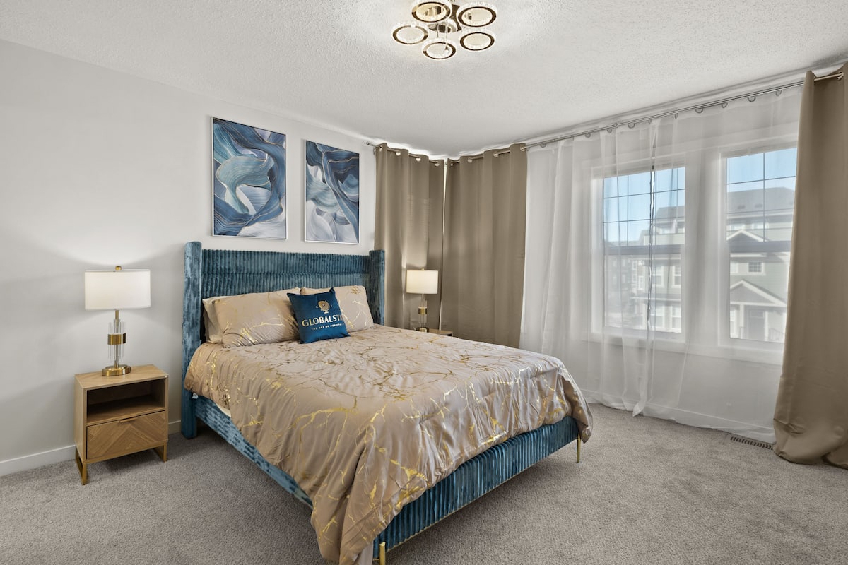 Elite Townhome, 3 Bedrooms, Balcony, Hill View | Individually decorated, individually furnished, desk, laptop workspace