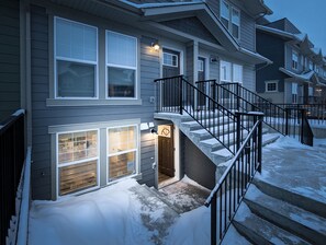 Exterior - New Apartments in Cranston by GLOBALSTAY (Calgary)