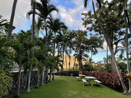 Beautifully Remodeled studio Makaha Valley Towers
