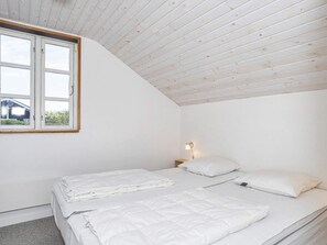 House | 3 bedrooms - 6 Person Holiday Home in Nibe (Nibe)