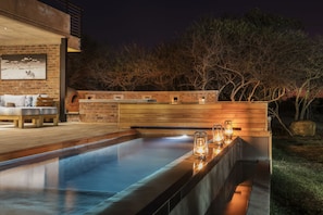 حمّام سباحة خارجي