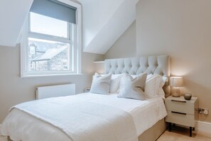 2 bedrooms, desk, iron/ironing board, WiFi - Springfield Apartment · Luxury Harrogate Apartment with stunning views (North Yorkshire)