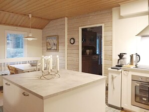 House | Private kitchen - 4 Star Holiday Home in Ingaro (Ingaro)