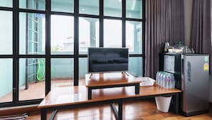 [C] Glasshouse &amp; bathroom comfy bed with soft pillow | وسيلة راحة في الغرفة