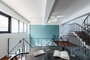 Lobby sitting area - 99 Hostel (Bangkok)