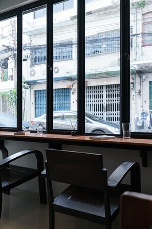 Lobby sitting area - 99 Hostel (Bangkok)