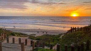 Beach nearby - Beachside Charm Steps to Sand and Shops (San Diego)