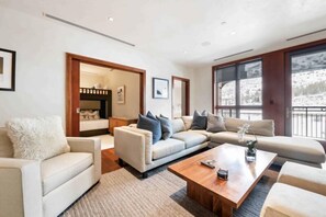 TV, fireplace - Solaris Residences 5C West (Vail)