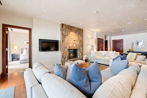 TV, fireplace