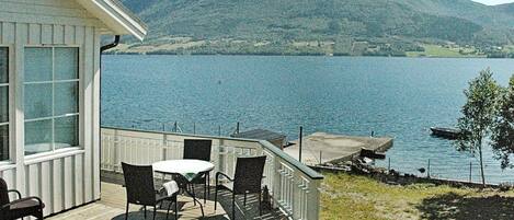 House | Outdoor dining