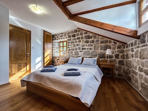 3 bedrooms, desk, travel crib, WiFi - Traditional Style Stone House in perfect Perast (Perast)