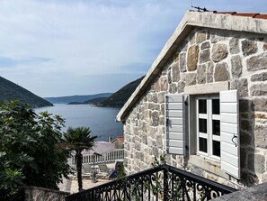 Property grounds - Traditional Style Stone House in perfect Perast (Perast)