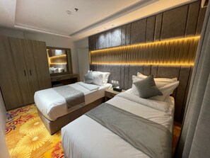Junior-Suite | Hochwertige Bettwaren, Daunenbettdecken, Pillowtop-Betten, Minibar