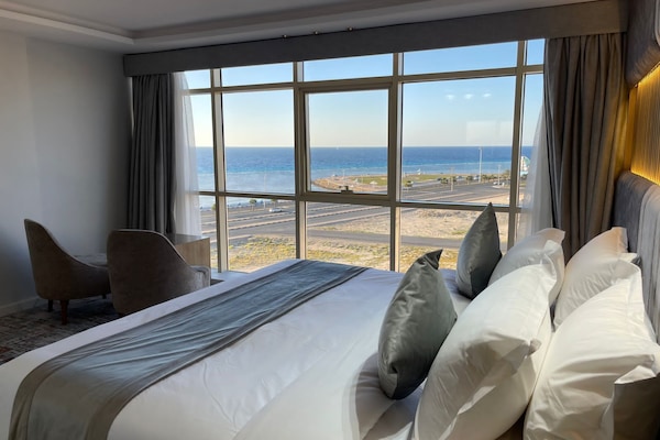 高档床上用品、羽绒被、加厚床垫、迷你吧