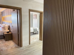 Apartamento panorâmico, 2 quartos, vista para o mar, de frente para o mar | 1 quarto, roupas de cama premium, edredons de pluma