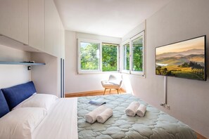 Villa familiar, varias habitaciones, 2 baños, junto al lago (Al Pontile Di Caslano) | 2 dormitorios, tabla de planchar con plancha, wifi gratis y ropa de cama