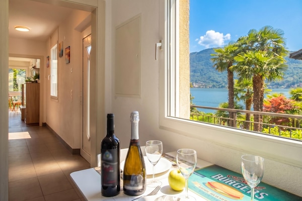 Family Villa, Multiple Bedrooms, 2 Bathrooms, Lakeside (Al Pontile Di Caslano) | Dining