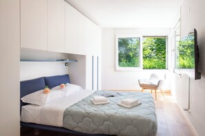Familienvilla, Mehrere Schlafzimmer, 2 Bäder, Seeseite (Al Pontile Di Caslano) | 2 Schlafzimmer, Bügeleisen/Bügelbrett, kostenloses WLAN, Bettwäsche