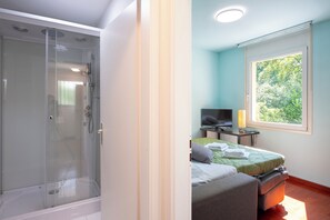 2 chambres, fer et planche Ă repasser, accĂšs au Wi-Fi (inclus)