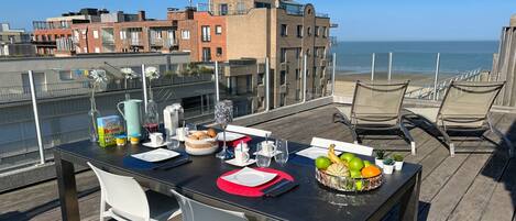 تناول الطعام بالخارج