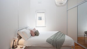 2 chambres, fer et planche à repasser, Wi-Fi gratuit, draps fournis