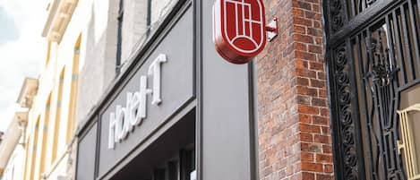 Minibar, coffres-forts dans les chambres, décoration personnalisée