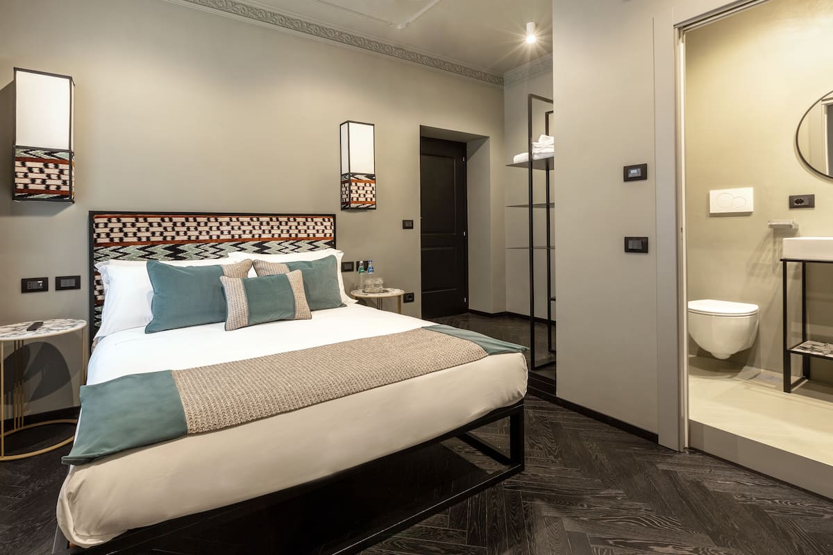 Quarto casal luxo | Cofres nos quartos, cortinas blackout, quartos à prova de som