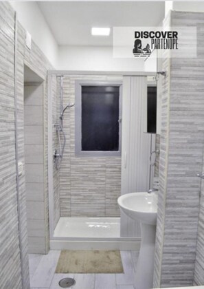 Bidet, tovalloles, sabó i xampú 