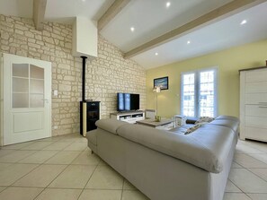 TV - 4-room house near the beach with garden, Saint-Denis-d’Oléron (Saint-Denis-d'Oléron)