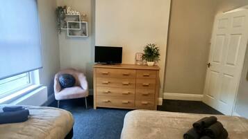 2 bedrooms, desk, iron/ironing board, free WiFi