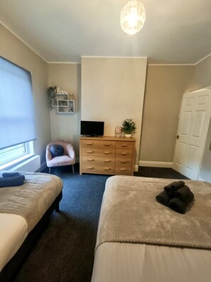 2 chambres, bureau, fer et planche à repasser, Wi-Fi gratuit