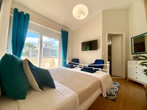 4 slaapkamers, een strijkplank/strijkijzer, gratis wifi, beddengoed
