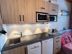 Fridge, microwave, dishwasher, coffee/tea maker