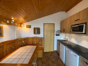 Kühlschrank, Mikrowelle, Geschirrspüler