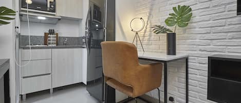 Fridge, microwave, stovetop, coffee/tea maker