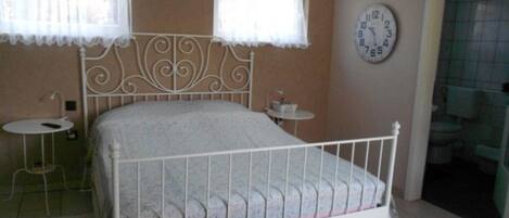 1 dormitorio, cuna de viaje, wifi y ropa de cama