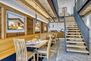 Dining - Panoramic holiday apartment - for families and couples - nature - quiet location - hiking (Partschins)