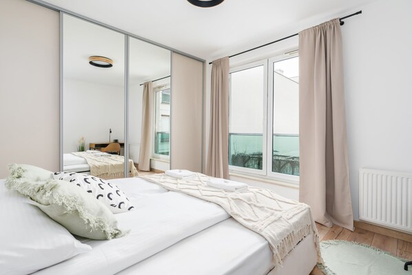 1 chambre, bureau, fer et planche à repasser, Wi-Fi