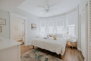 3 bedrooms, iron/ironing board, travel cot, WiFi - 3BR Walk to Beach + Hot Tub + Family Friendly Condo (Ventnor City)