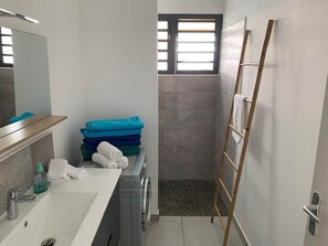 Hair dryer, towels