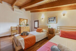 3 slaapkamers, een kluis op de kamer, gratis wifi, beddengoed